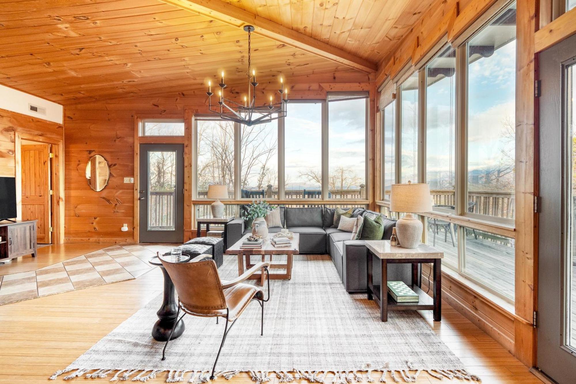 Chestnut By Avantstay Mountain Cabin W Treetop Views Hot Tub Game Room جاتلينبرج المظهر الخارجي الصورة
