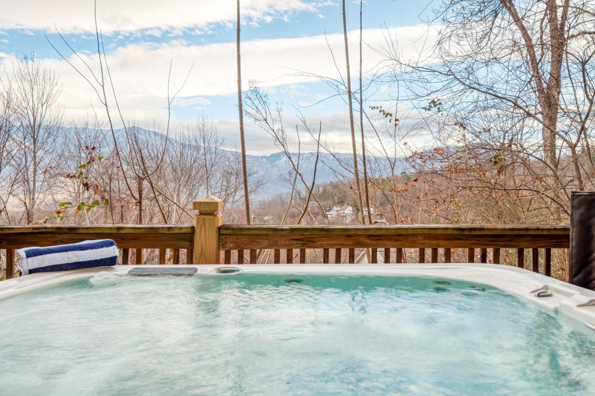 Chestnut By Avantstay Mountain Cabin W Treetop Views Hot Tub Game Room جاتلينبرج المظهر الخارجي الصورة
