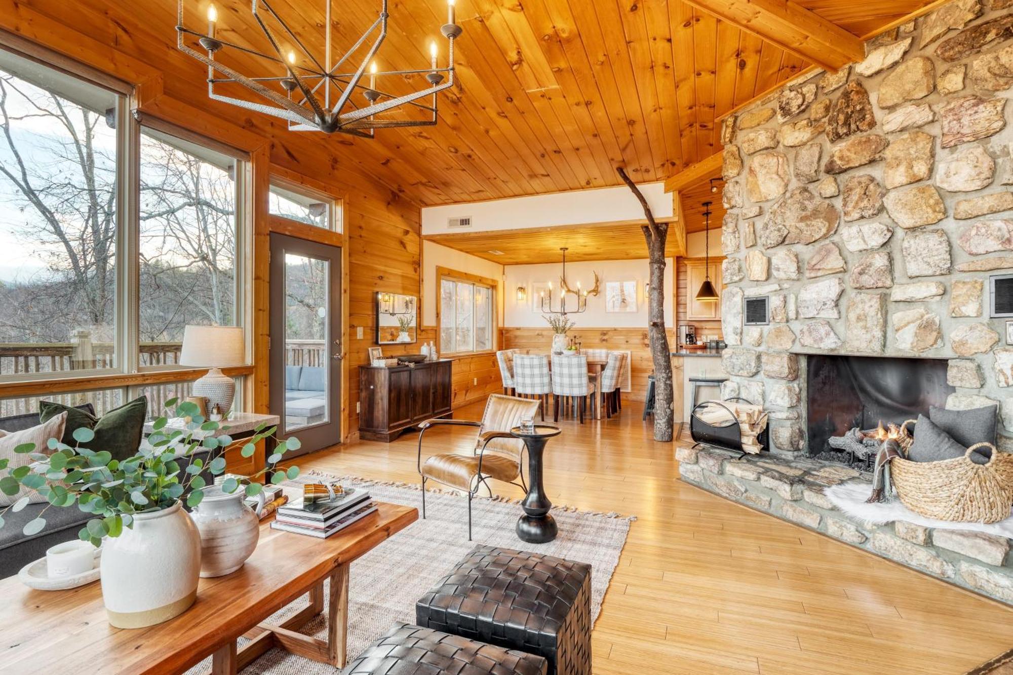 Chestnut By Avantstay Mountain Cabin W Treetop Views Hot Tub Game Room جاتلينبرج المظهر الخارجي الصورة