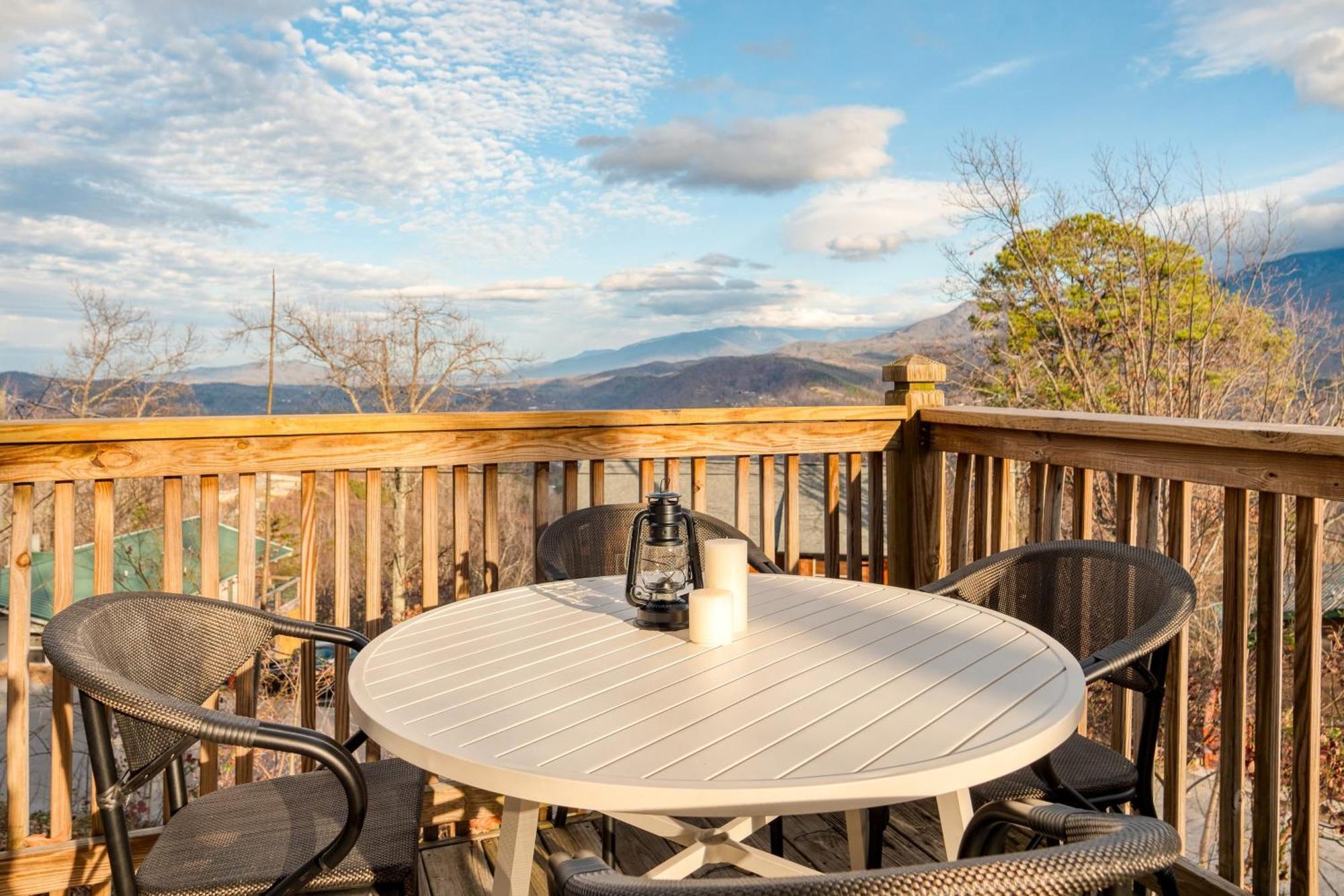 Chestnut By Avantstay Mountain Cabin W Treetop Views Hot Tub Game Room جاتلينبرج المظهر الخارجي الصورة