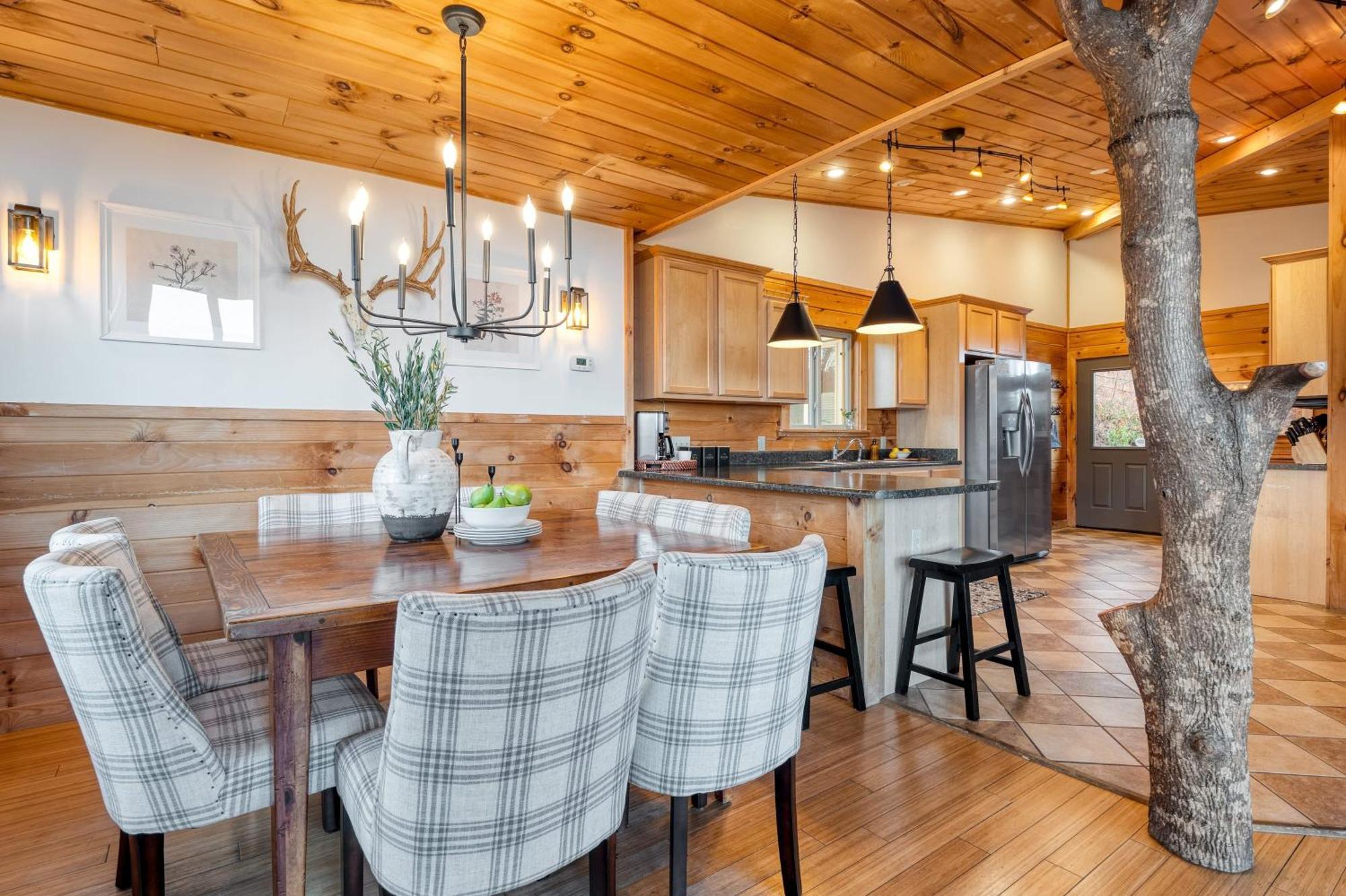 Chestnut By Avantstay Mountain Cabin W Treetop Views Hot Tub Game Room جاتلينبرج المظهر الخارجي الصورة