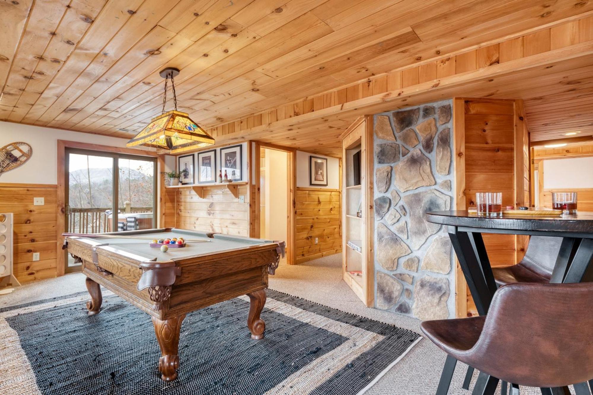 Chestnut By Avantstay Mountain Cabin W Treetop Views Hot Tub Game Room جاتلينبرج المظهر الخارجي الصورة