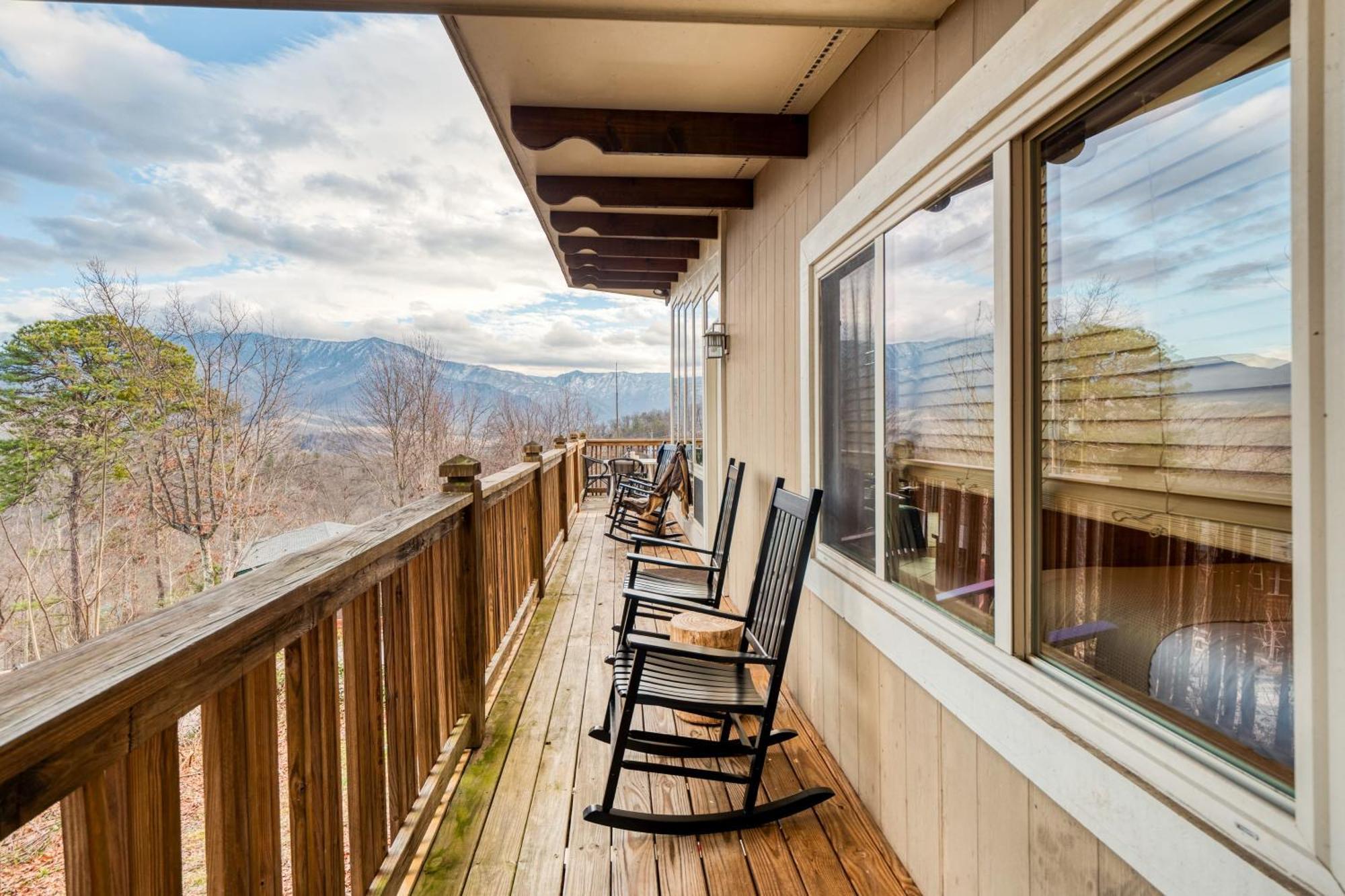 Chestnut By Avantstay Mountain Cabin W Treetop Views Hot Tub Game Room جاتلينبرج المظهر الخارجي الصورة