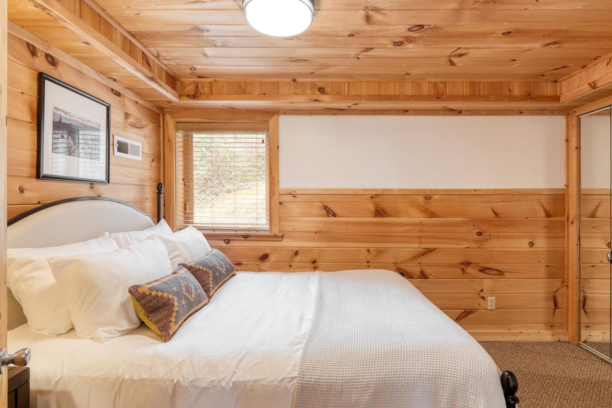 Chestnut By Avantstay Mountain Cabin W Treetop Views Hot Tub Game Room جاتلينبرج المظهر الخارجي الصورة